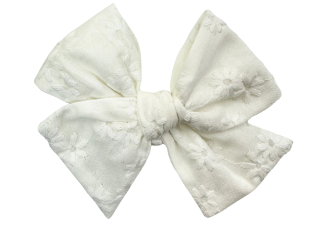 White Embroidered Daisy :: Voyager Bow Hot on Sale